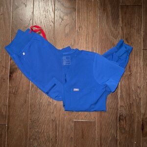 Figs winning blue Catarina xsmall top and zamora xsmall/petite bottoms